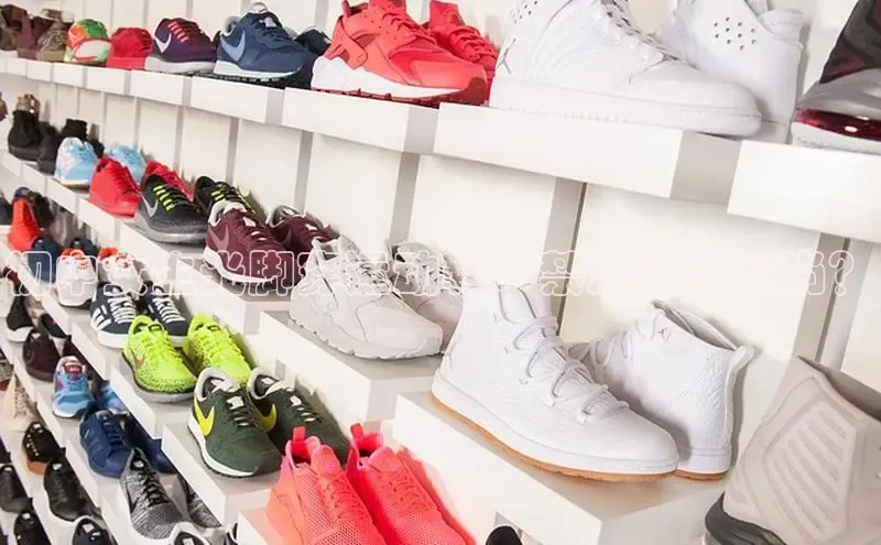 米兰app官网登录字节跳动初中女生光脚穿运动鞋：禁忌还是时尚？