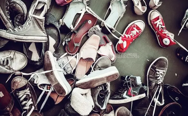 米兰app官方入口下载江铃新能源阿迪达斯 Ozweego 鞋：复古跑鞋的复兴，
舒适性和时尚性的完美结合