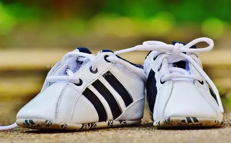 米兰官方网站直接进入观星盘**回归活力，畅享畅行：回力健步运动鞋，
您的最佳运动伴侣**