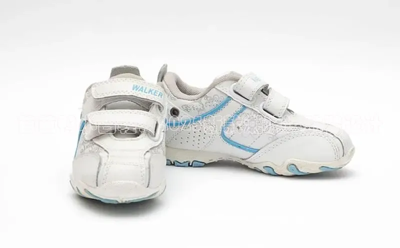 芭芭鸭小白鞋：2025新款潮流运动鞋设计